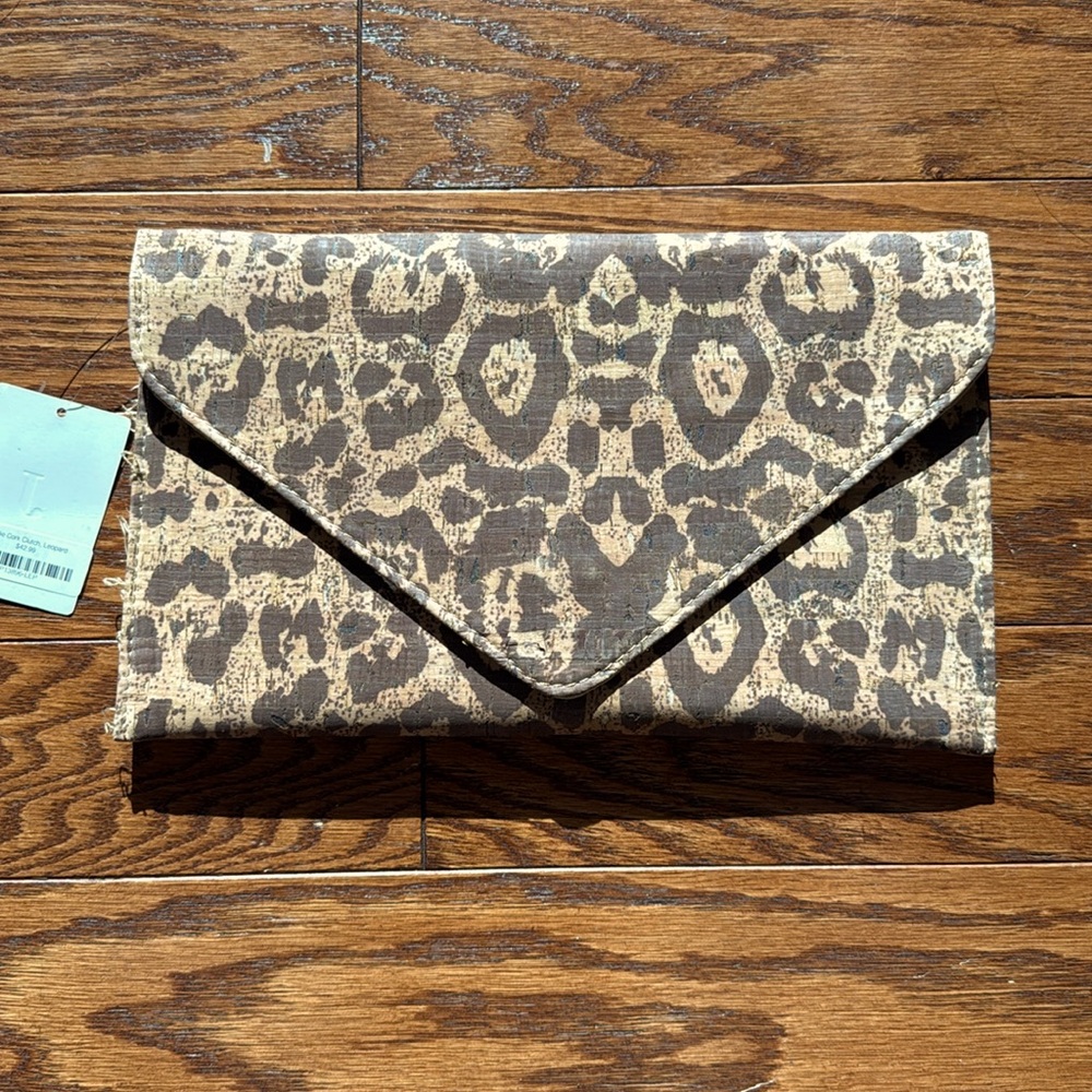 ⭐️NWT Callie cork clutch